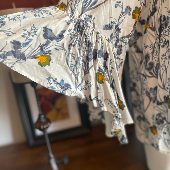 Fun 2 Fun flowered off the shoulder top bought through StitchFix - Picture 5 of 10